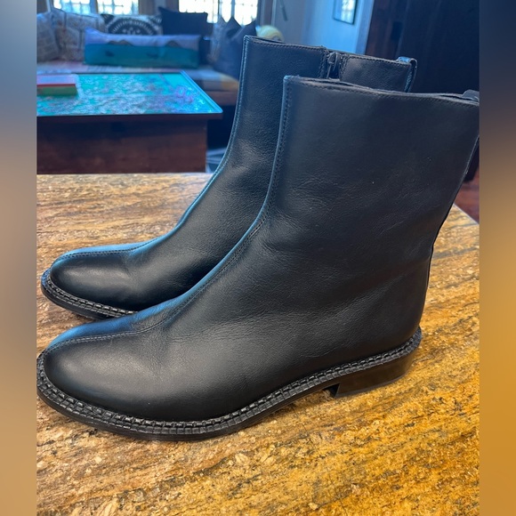Vince Black Leather Water Resistant Boot Booties 8.5 or 38.5 - Picture 7 of 8